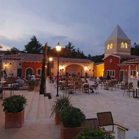 Garden Istra Plava Laguna 4* אומאג