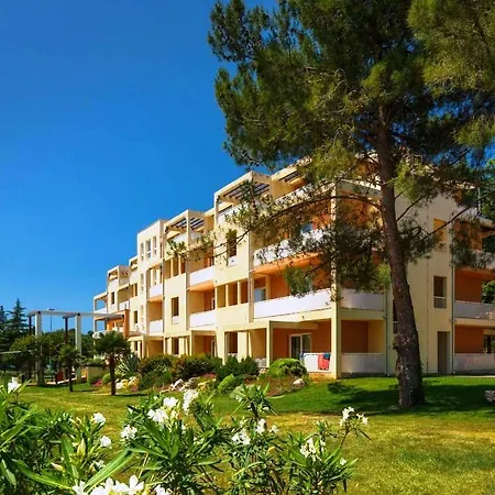 Garden Istra Plava Laguna מלון